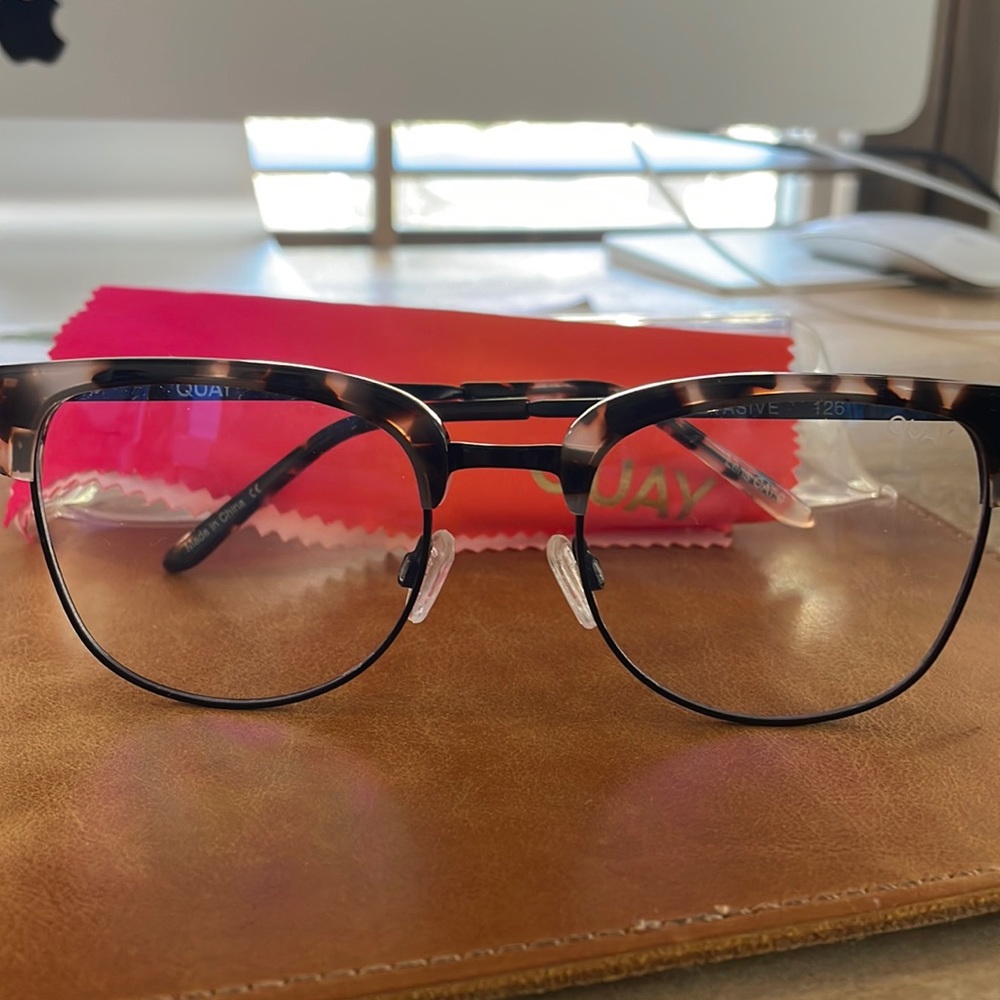 Quay Blue light glasses in tortoise